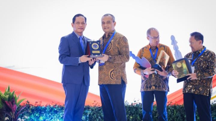 Gubernur Jawa Tengah Raih Penghargaan Pembina Terbaik Kinerja Pengelolaan Sampah 2026